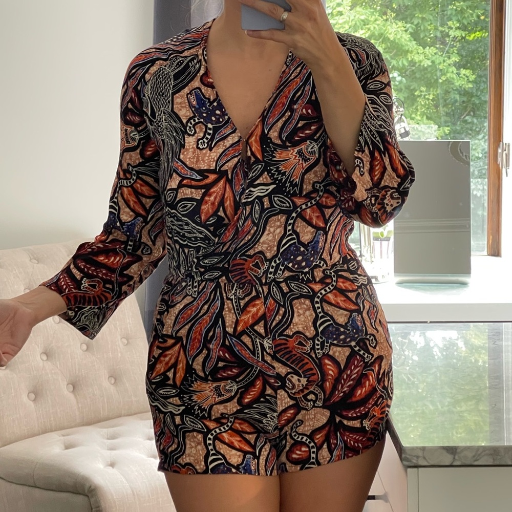 Like New! Elegant Multicolor Patterned Long Sleeves, Shorts Romper size 8